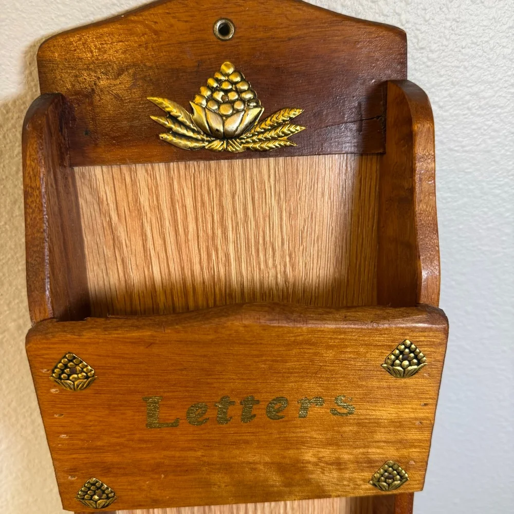 vintage wooden wall-mounted mail organizer and key holder - Picture 2 of 8